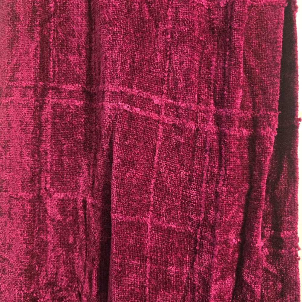 NWT Elegant Magenta Textured Women's Scarf
